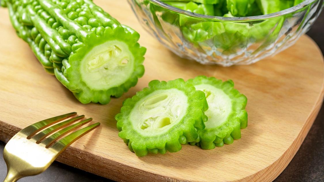 生吃苦瓜可以降血糖？